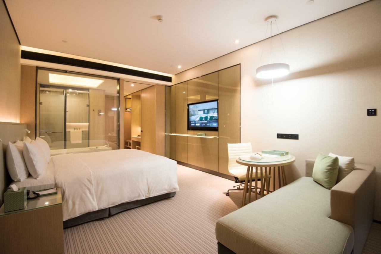 Virtuous World Hotel Foshan Exterior photo