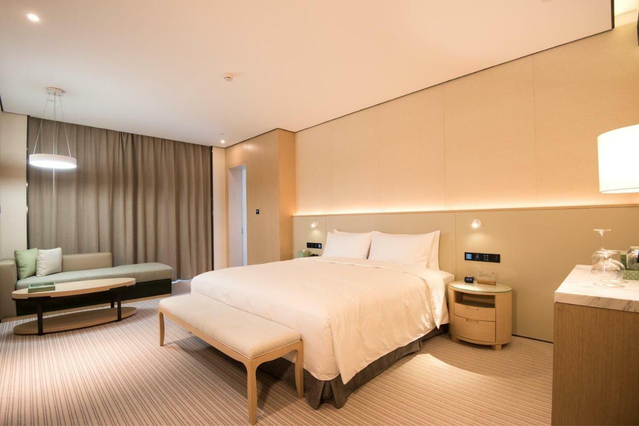 Virtuous World Hotel Foshan Exterior photo